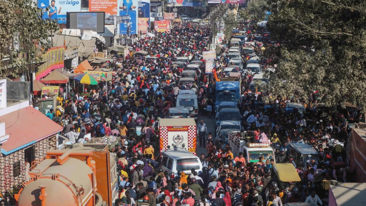 Maha Kumbh chaos: Vehicles stuck in 35 km long traffic jam in Prayagraj; several trains diverted Maha Kumbh chaos: Vehicles stuck in 35 km long traffic jam in Prayagraj; several trains diverted