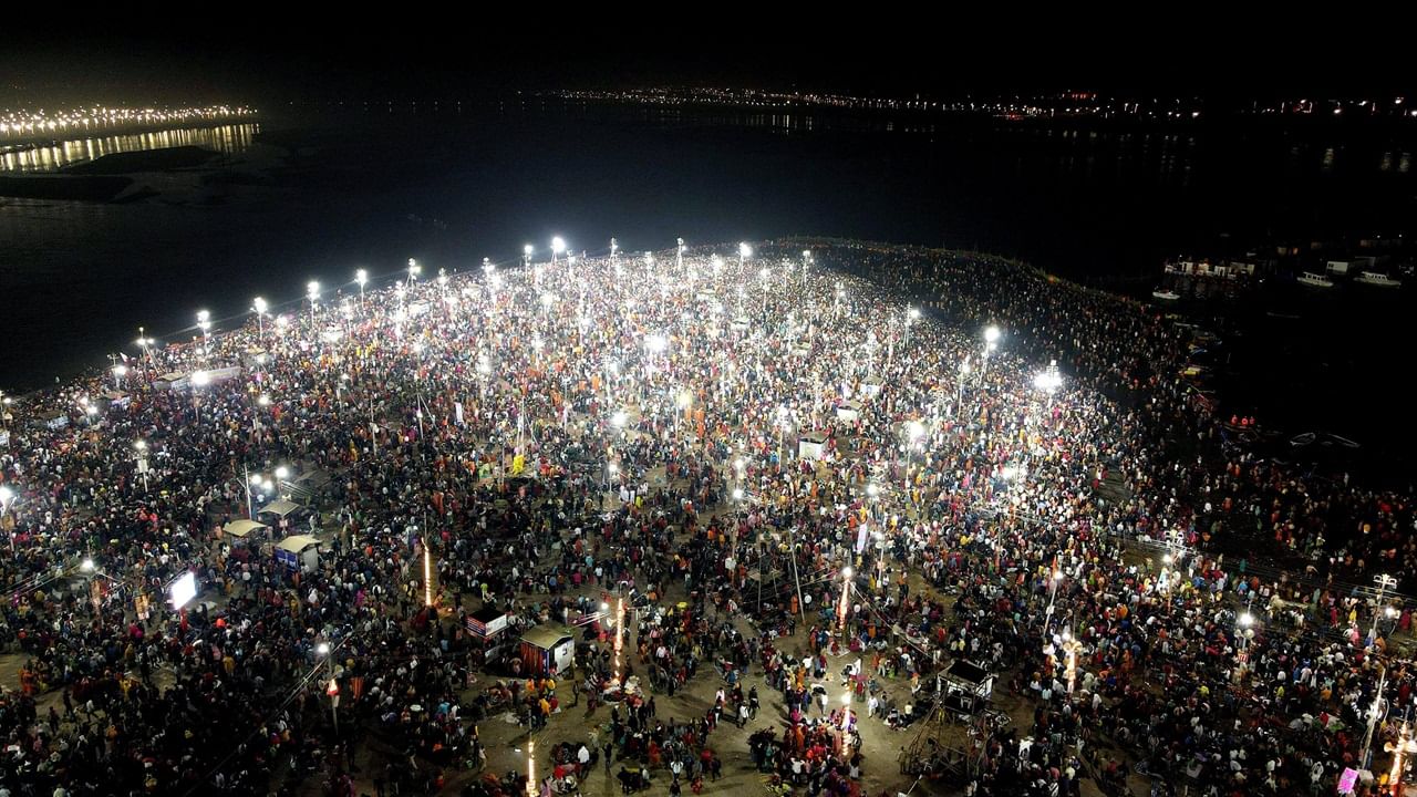 Maha Shivratri sees huge rush at Sangam for Maha Kumbh’s final ‘snan’ Maha Shivratri sees huge rush at Sangam for Maha Kumbh’s final ‘snan’