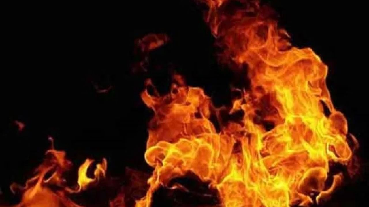 Fire at residential building in Kolkata, 1 dead Fire at residential building in Kolkata, 1 dead