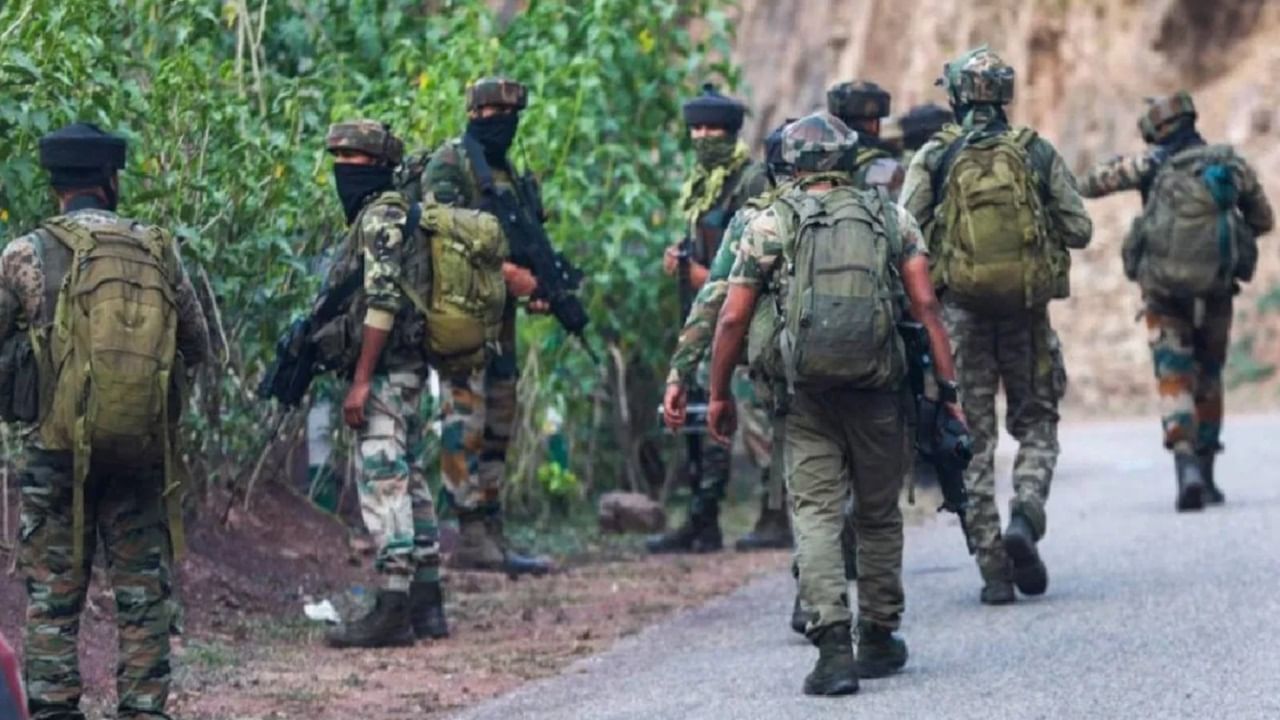 Indian Army strikes back after Pakistan’s ceasefire violation along LoC in Poonch Indian Army strikes back after Pakistan’s ceasefire violation along LoC in Poonch