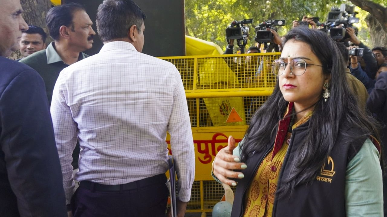 ACB hands over notice to Kejriwal over poaching allegations  | What we know so far