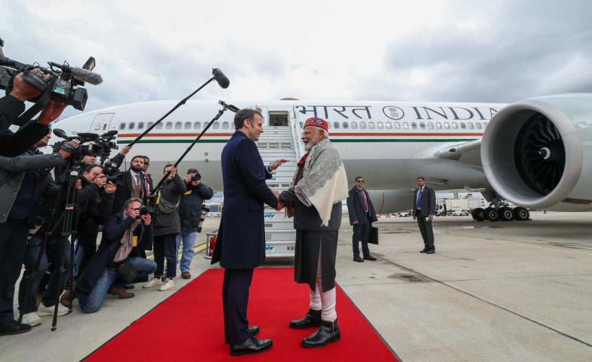 PM Modi departs for US after wrapping up France visit; Macron bids farewell 1 PM Modi departs for US after wrapping up France visit; Macron bids farewell