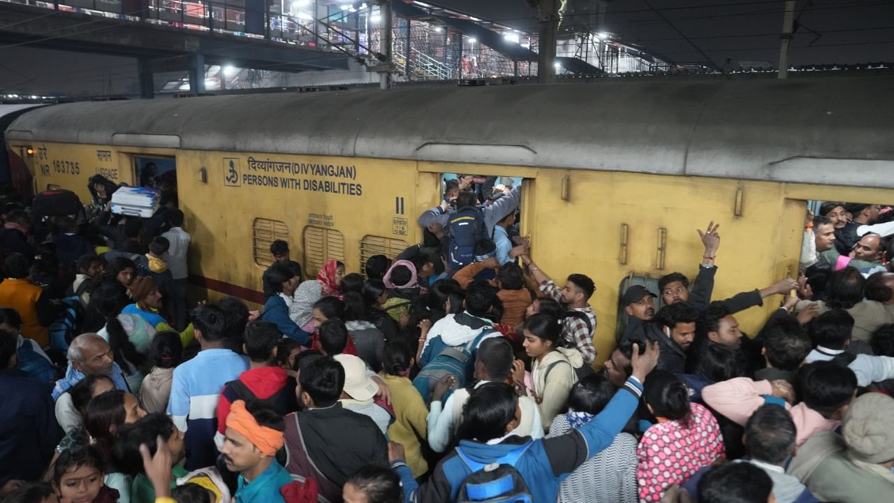 New Delhi railway station stampede: How delayed trains and blocked exits turned deadly New Delhi railway station stampede: How delayed trains and blocked exits turned deadly