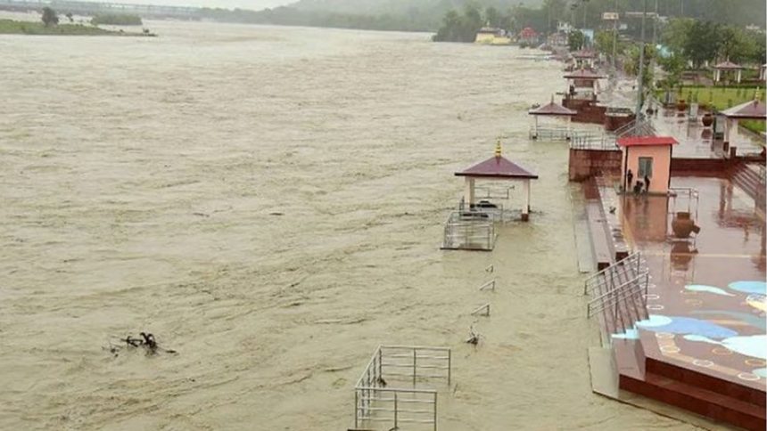 Pakistani Hindus and Sikhs arrive in India to immerse the ashes of kin in the Ganga river 1 Pakistani Hindus and Sikhs arrive in India to immerse the ashes of kin in the Ganga river