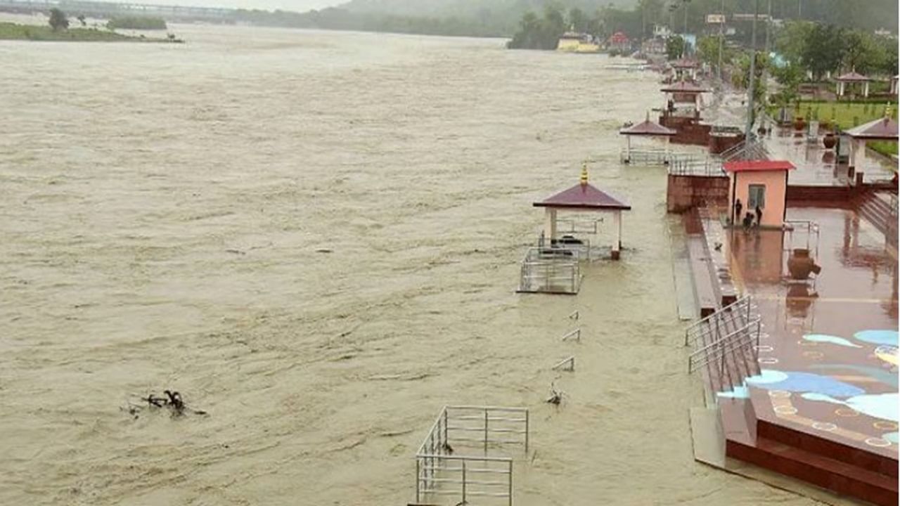 Pakistani Hindus and Sikhs arrive in India to immerse the ashes of kin in the Ganga river Pakistani Hindus and Sikhs arrive in India to immerse the ashes of kin in the Ganga river