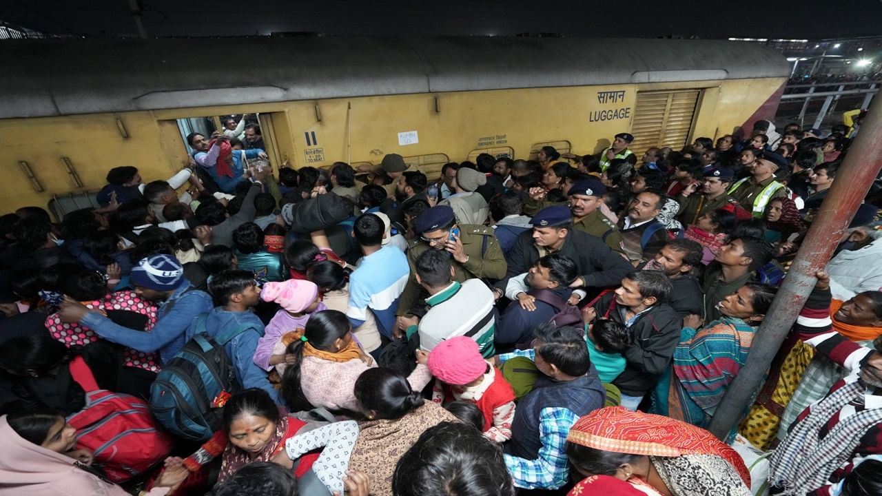 Shoes, clothes, and torn bags strewn around at scene: Delhi stampede leaves heartbreaking aftermath