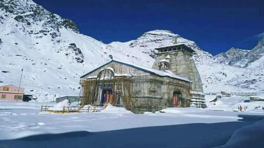 Heavy snowfall forms glaciers on Kedarnath trek, hampers Char Dham yatra preparations