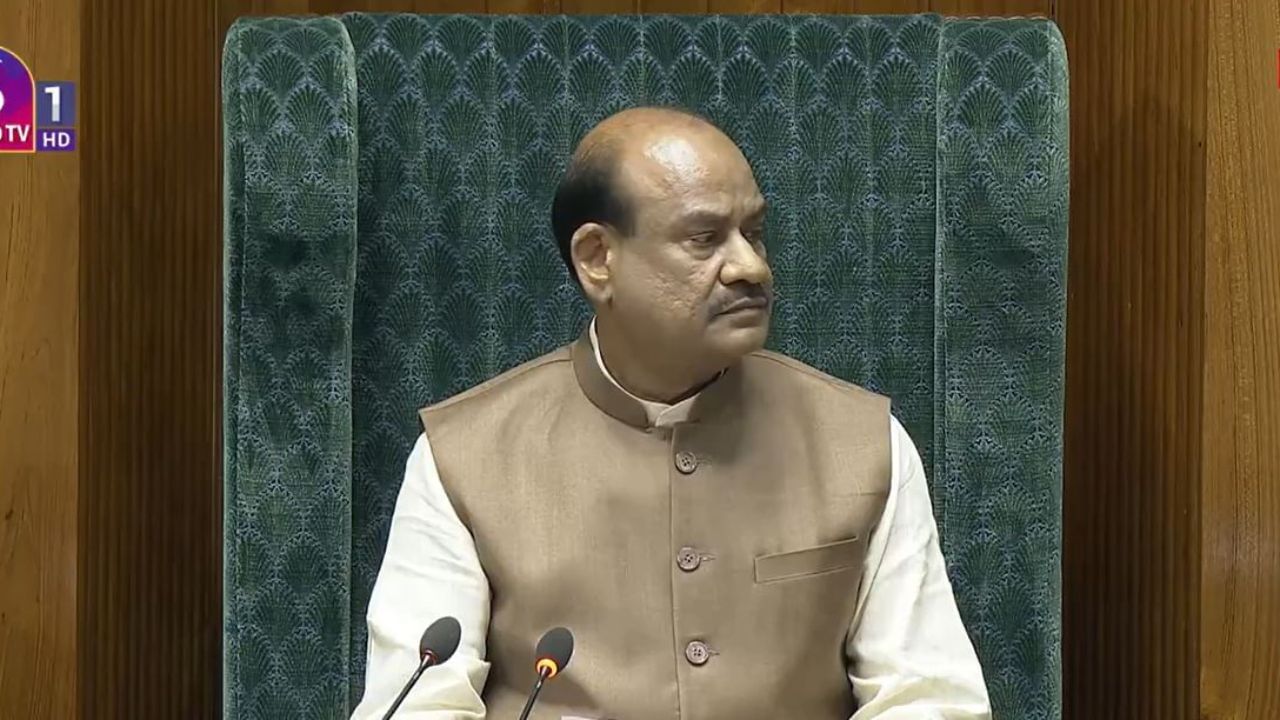 Speaker applies Rule 349 to disallow opposition members from wearing T-shirts with slogans