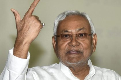 Chief Minister reviews Patna Metro Rail construction work