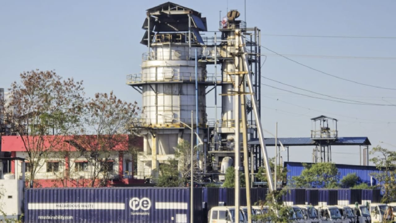 Second round of trial burning of Union Carbide waste begins in MP’s Pithampur town Second round of trial burning of Union Carbide waste begins in MP’s Pithampur town