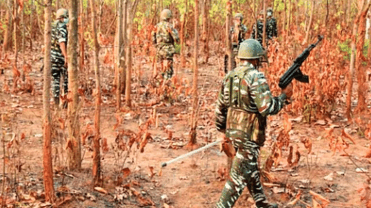 22 Naxalites, cop killed in 2 encounters in Chhattisgarh 22 Naxalites, cop killed in 2 encounters in Chhattisgarh