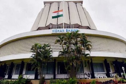 Maharashtra defines manual work as core activity for Mathadis, raises minimum working age
