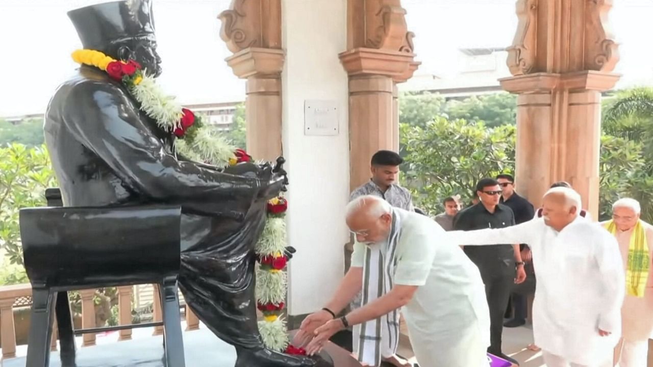 PM Modi pays homage to Hedgewar, Golwalkar, other RSS founders in Nagpur, lays foundation stone for eye centre PM Modi pays homage to Hedgewar, Golwalkar, other RSS founders in Nagpur, lays foundation stone for eye centre