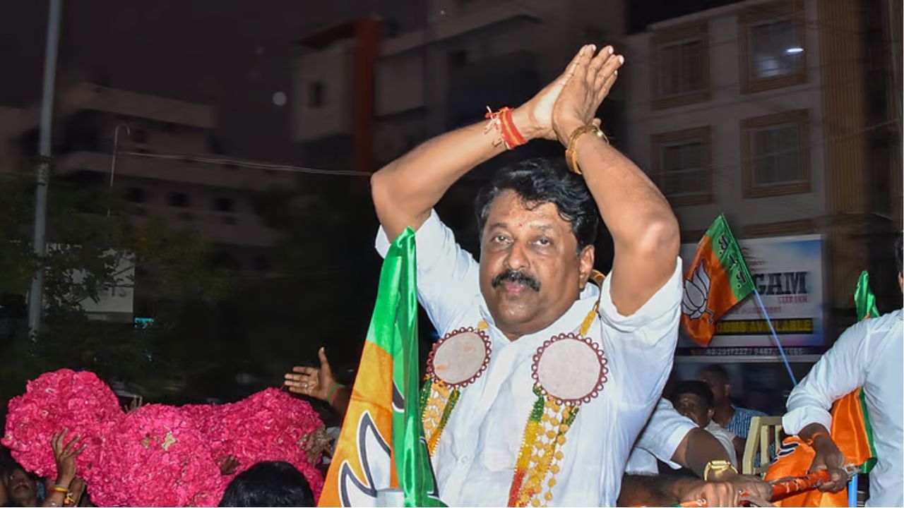 Question of accommodating TTV, OPS will be jointly addressed by BJP, AIADMK: Nainar Nagenthran