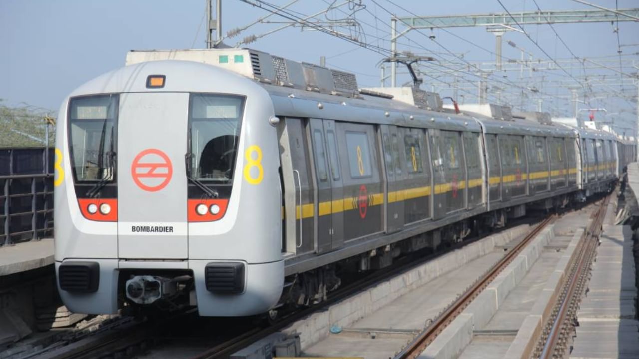 Tragedy strikes Delhi: 23-year-old jumps to death from Mayur Vihar metro station