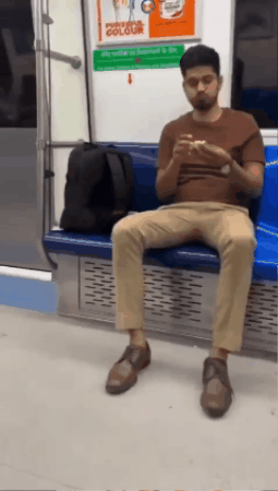 Man eats egg inside Delhi metro. (Video Credits: X)