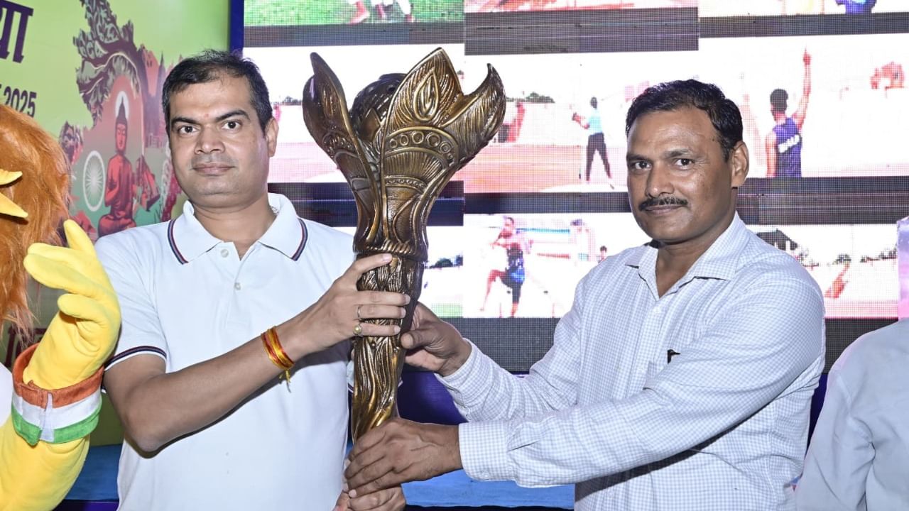 Darbhanga welcomes Khelo India 2025 torch with grand celebrations and athlete pledge Darbhanga welcomes Khelo India 2025 torch with grand celebrations and athlete pledge
