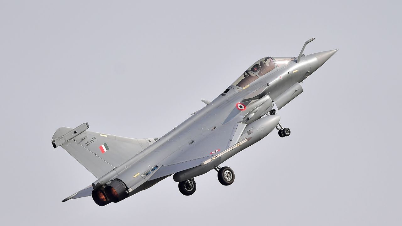 India, France to sign Rs 63,000 crore deal for Rafale Marine Fighter Jets today