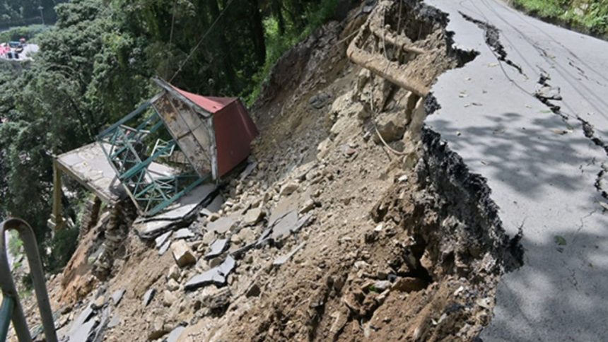 Landslides leave 1,000 tourists stranded in North Sikkim