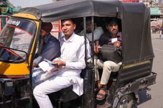With India setting deadline, Pak nationals flock to Attari-Wagah border to return home