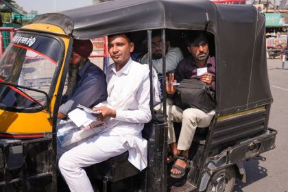 With India setting deadline, Pak nationals flock to Attari-Wagah border to return home