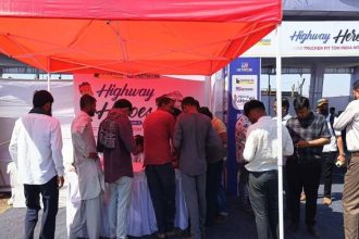 Highway Heroes campaign starts with a bang in Gandhidham; Hundreds of truck drivers participate on first day