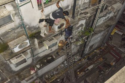 14 killed after massive fire erupts in Kolkata hotel, probe underway