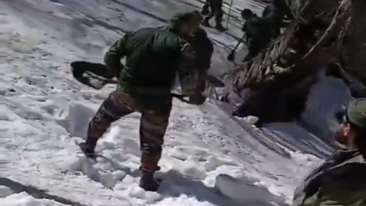 Uttarakhand: Seven feet snow in Hemkund Sahib, Army takes charge to clear snow for pilgrimage preparations