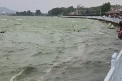 Boat capsizes in Dal Lake amid gusty winds; one rescued, one missing