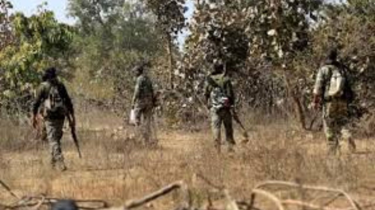 Indian security forces kill over 15 maoists in Chhattisgarh-Telangana border operation 