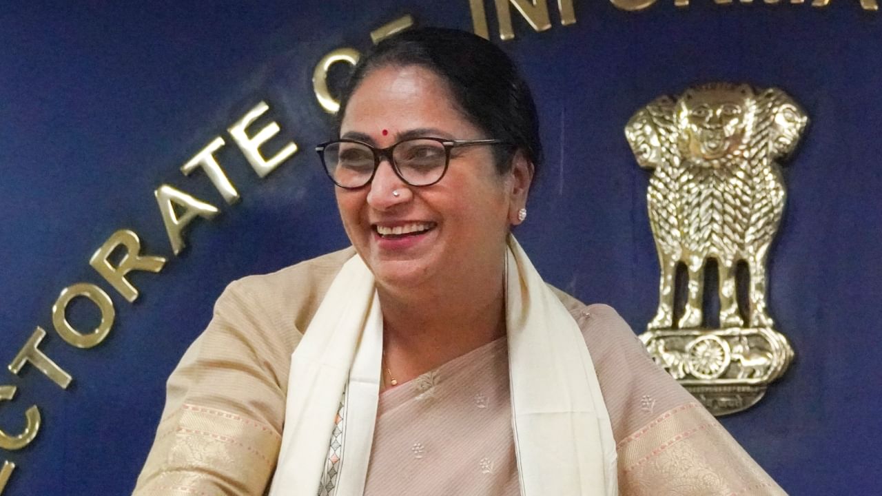 Delhi CM Gupta gives job letters to 1984 Sikh riot victims, announces pension for Emergency fighters