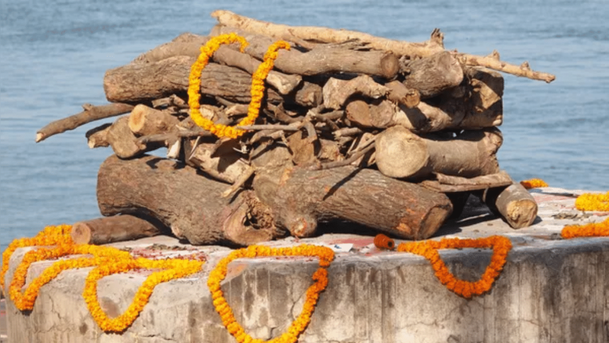 In Jaipur, a man lies on pyre and stops his mother’s cremation for silver bangles 1 In Jaipur, a man lies on pyre and stops his mother’s cremation for silver bangles