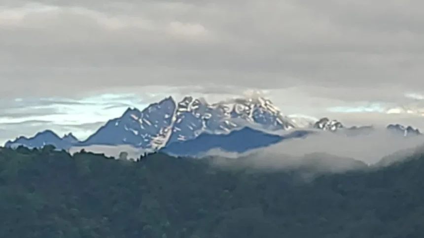 Mount Kanchenjunga appears nearly snowless, sparks alarming climate concerns