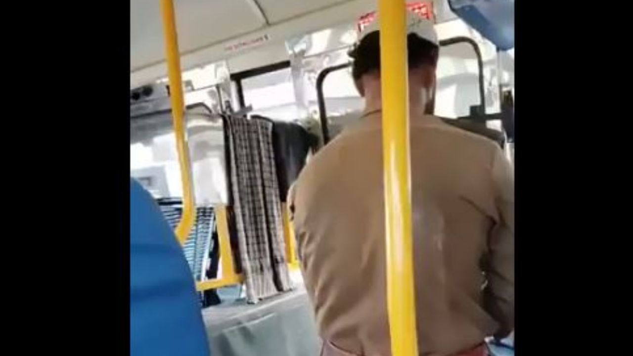 Driver of state-run bus faces inquiry for offering Namaz during duty hours