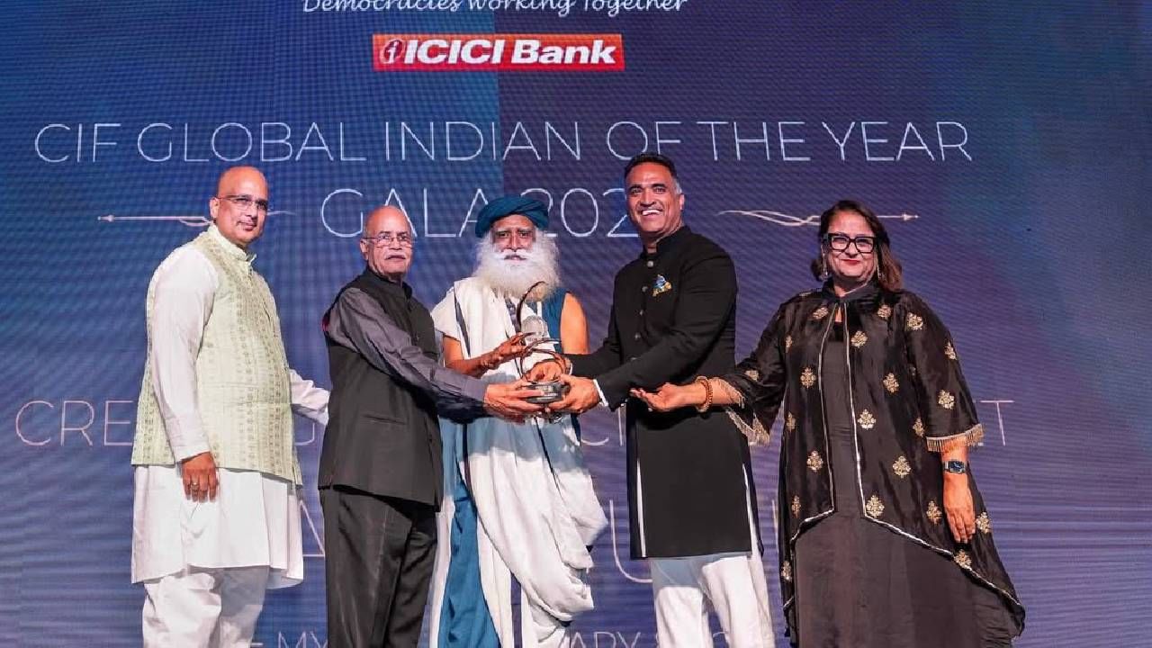 Sadhguru receives “Global Indian of the year” award by Canada India Foundation