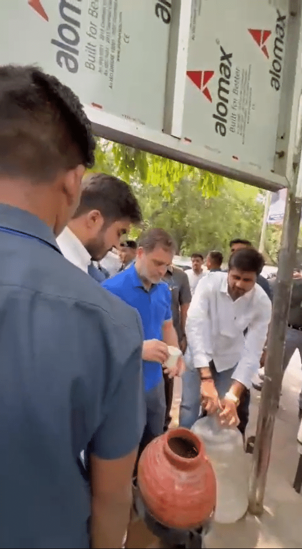 This gesture of Rahul Gandhi at Delhi University wins hearts: Watch video 1 This gesture of Rahul Gandhi at Delhi University wins hearts: Watch video