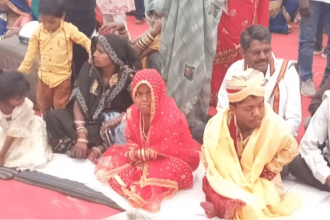 2.5-foot-tall bride and groom take seven vows together in mass marriage in UP’s Kaushambi