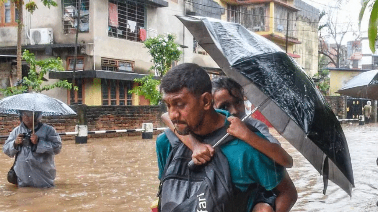14 killed in landslides in Assam and Arunachal Pradesh; rain wreaks havoc in Kerala, Karnataka 14 killed in landslides in Assam and Arunachal Pradesh; rain wreaks havoc in Kerala, Karnataka