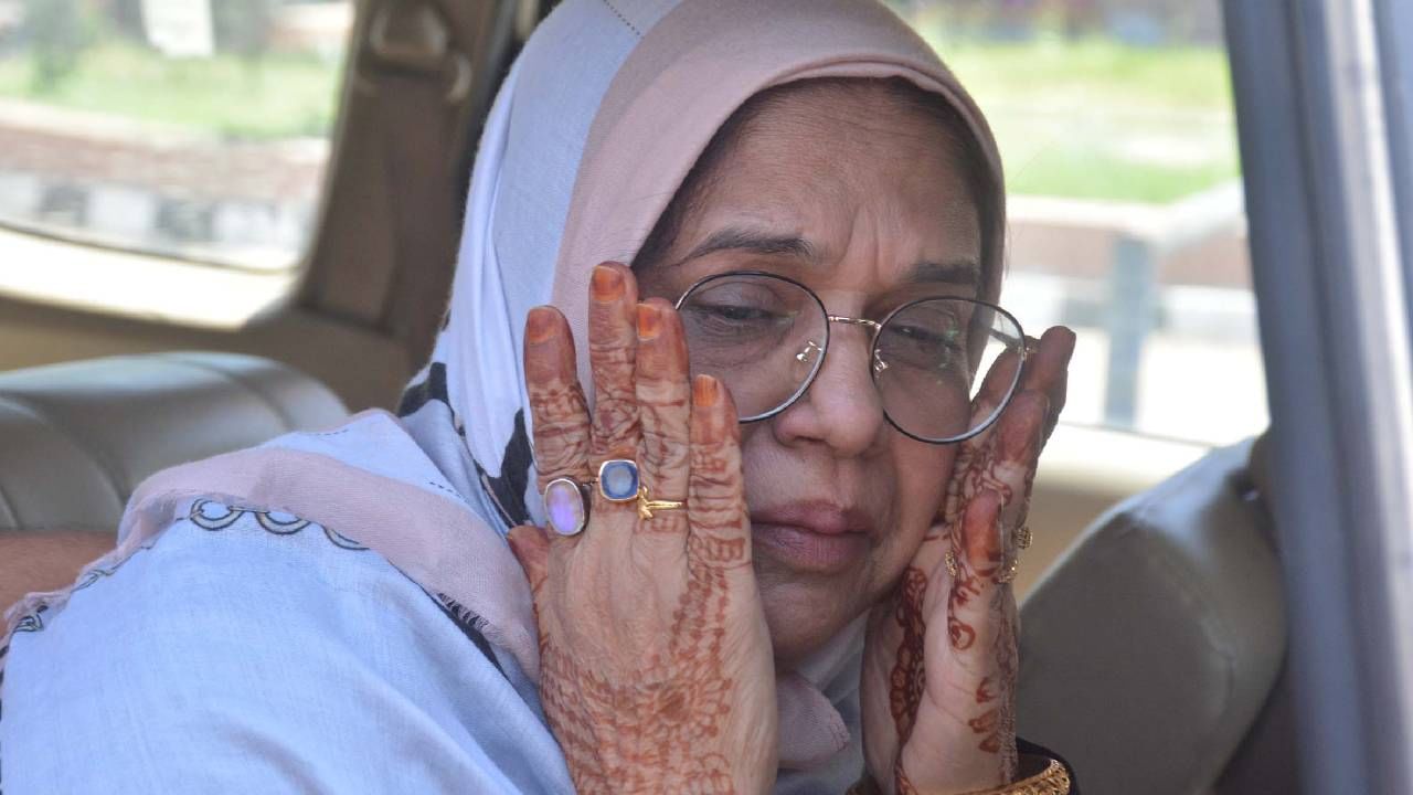 21 Pakistani nationals stranded at Attari-Wagah allowed to cross border, several more in queue 21 Pakistani nationals stranded at Attari-Wagah allowed to cross border, several more in queue