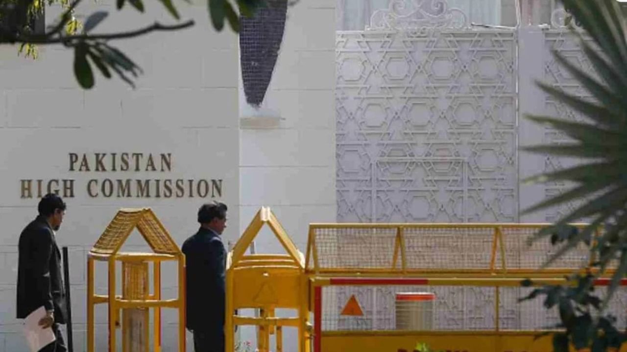 India asks Pakistani High Commission staffer to leave country over espionage | Details