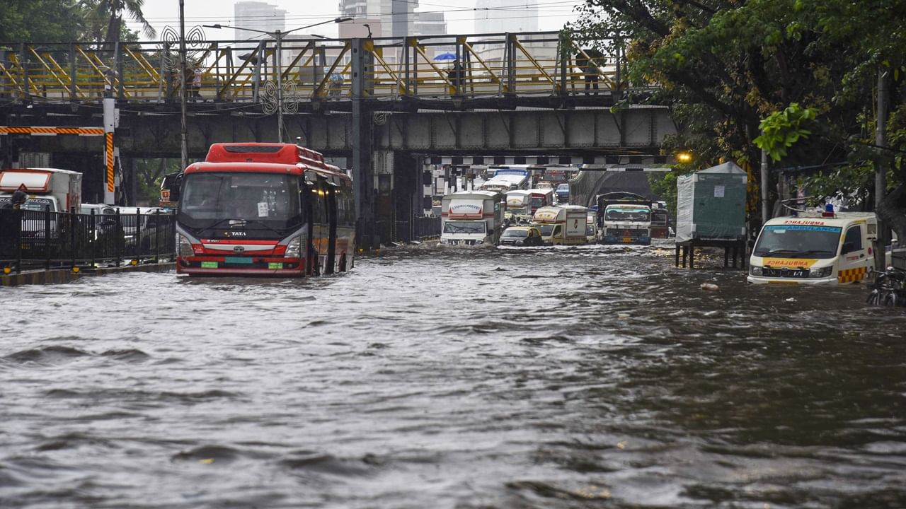 Earliest monsoon in 75 years batters Mumbai; 6 killed across 2 states in rain-related incidents