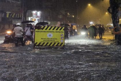 Heavy rain cripples Mumbai, alert issued in many parts of Maharashtra