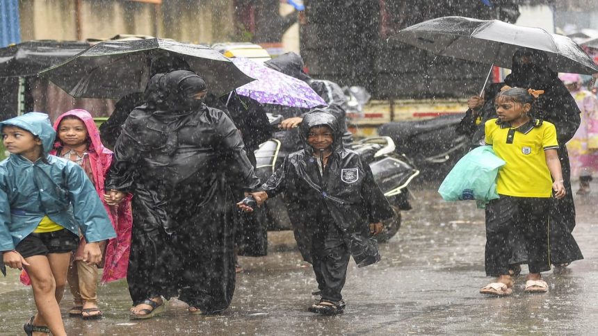 Five days of ‘extreme rainfall’: IMD sounds red alert in Maharashtra, Mumbai | Check weather forecast