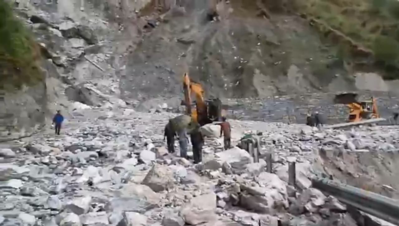 Uttarakhand weather: Heavy rain, hailstorms disrupt life; flooded drains, roadblocks in Chamoli, Pithoragarh & Nainital, IMD issues alert