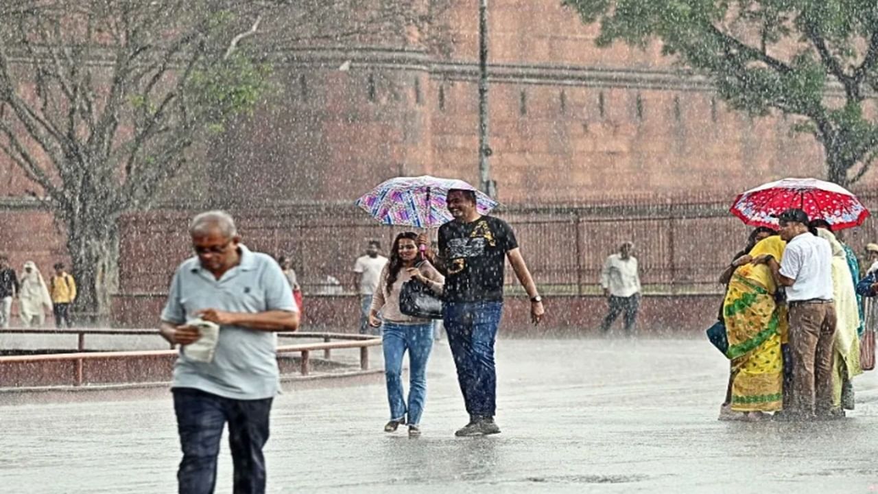 IMD issues orange alert for Delhi; Mumbai witnesses early ascent of monsoons