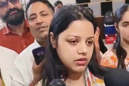 “Don’t go against Muslims or Kashmiris”: Lt Vinay’s wife appeals for peace after Pahalgam attack