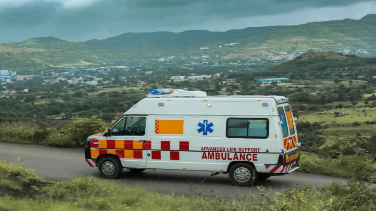 Posing as patients, Kedarnath pilgrims hire luxury ambulances to skip long trek queue; officials seize vehicles Posing as patients, Kedarnath pilgrims hire luxury ambulances to skip long trek queue; officials seize vehicles