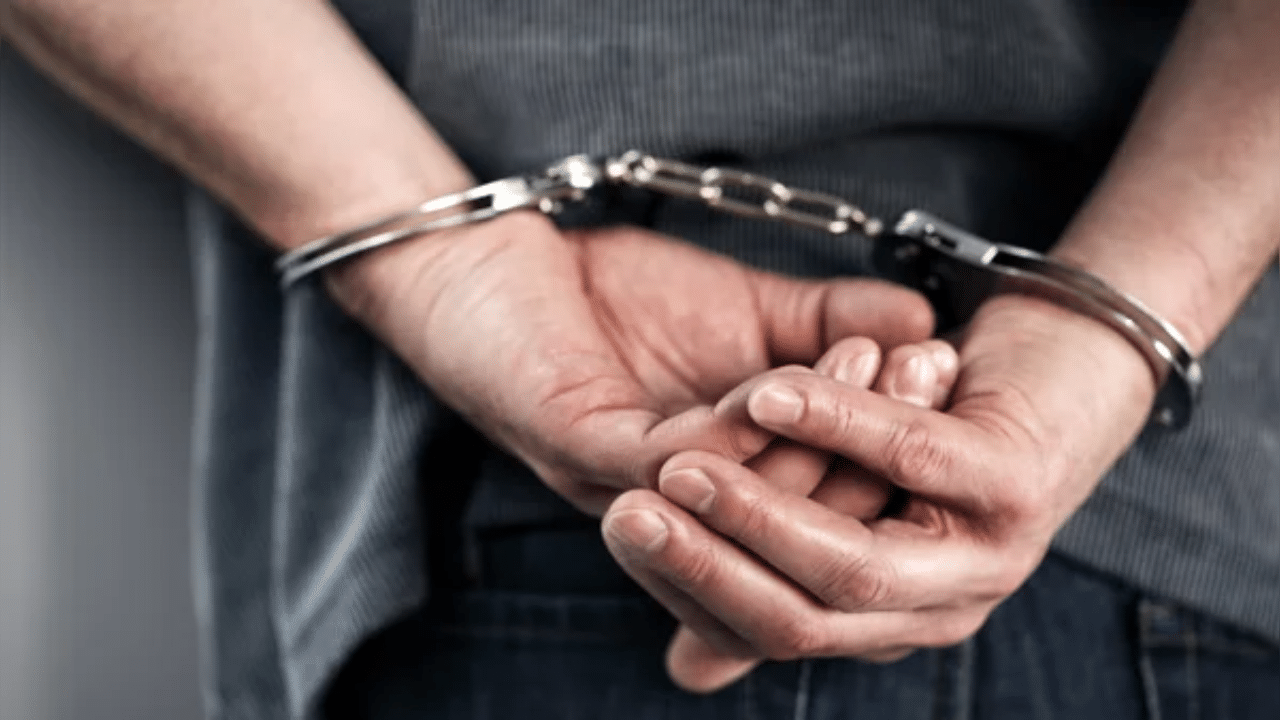 Police arrests thief with property worth Rs 57 lakh, bungalow in Mumbai