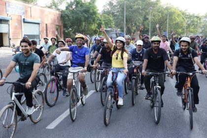 Fit India Sundays on Cycle organised in collaboration with Indian Railways; Actress Madhurima Tuli honoured as Fit India icon