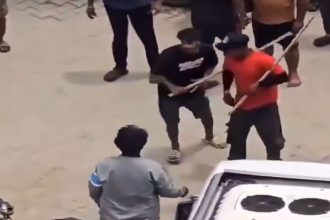 Violence erupts among pilgrims on Kedarnath yatra route; authorities resort to Lathi Charge to control unrest, video viral